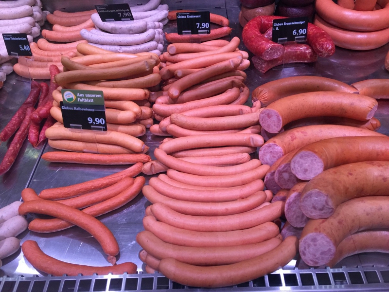 charcuterie-LE THORONET-min_sausages_meat_butchery-1069321